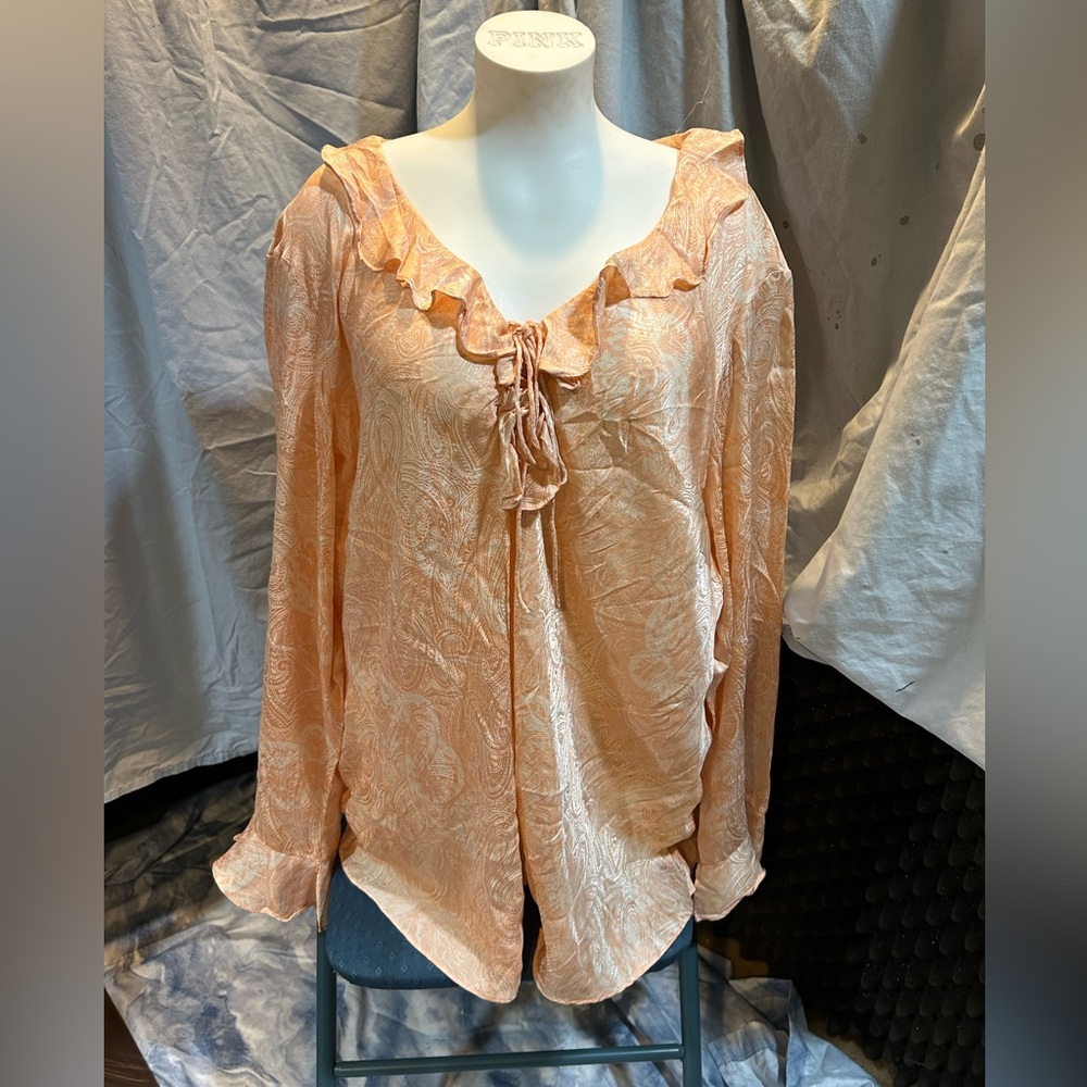 Avenue- 100% silk peach/white top size 30-32